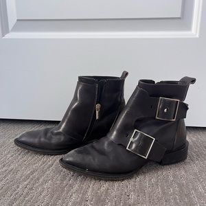 Capezzani women’s shoes with buckles. Gently worn